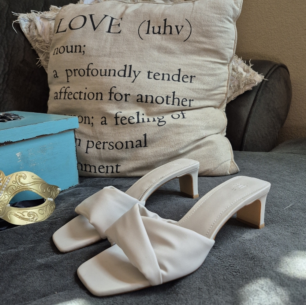 H&M Cream Knotted Slip-On Sandals